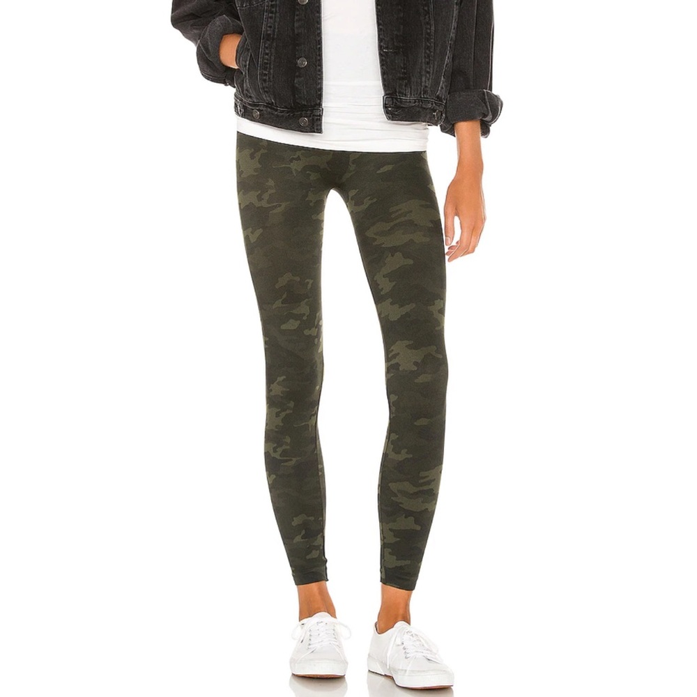 SPANX Look At Me Now Seamless Legging in Green Camo medium